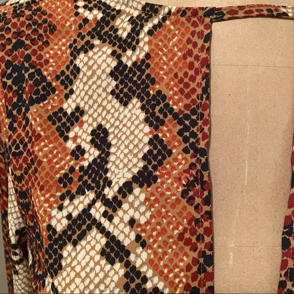 Boohoo Snake print crop long sleeve blouse - Picture 4 of 13